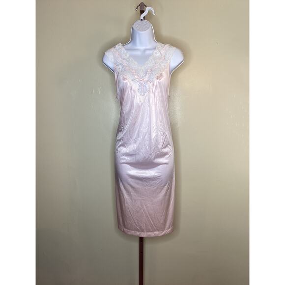 Vanity Fair Women Vntg Satin/lace Nightgown Sm EUC light pink Modest intimates - Picture 2 of 8